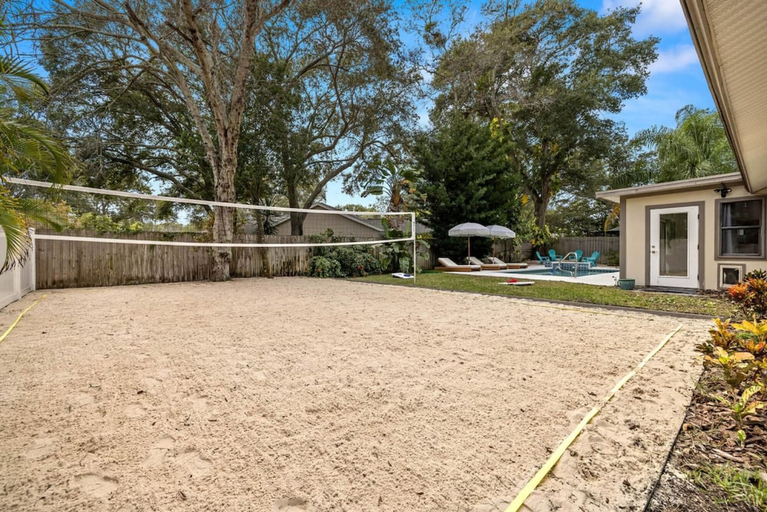 Room 3, 1 Mile to Beach Private Pool Oasis Volleyball, Pinellas
