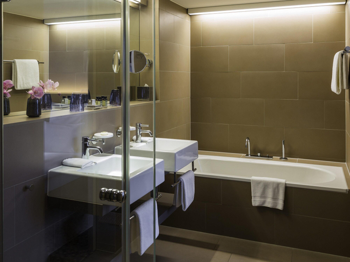 Bathroom 5, Pullman Basel Europe, Basel