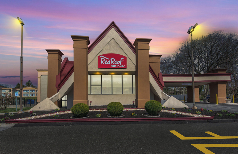Exterior & Views 2, Red Roof Inn & Suites Newark - University, New Castle