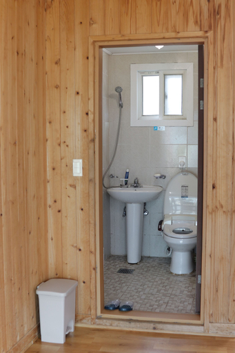 Bathroom 3, Sea and Sunset Pension, Namhae