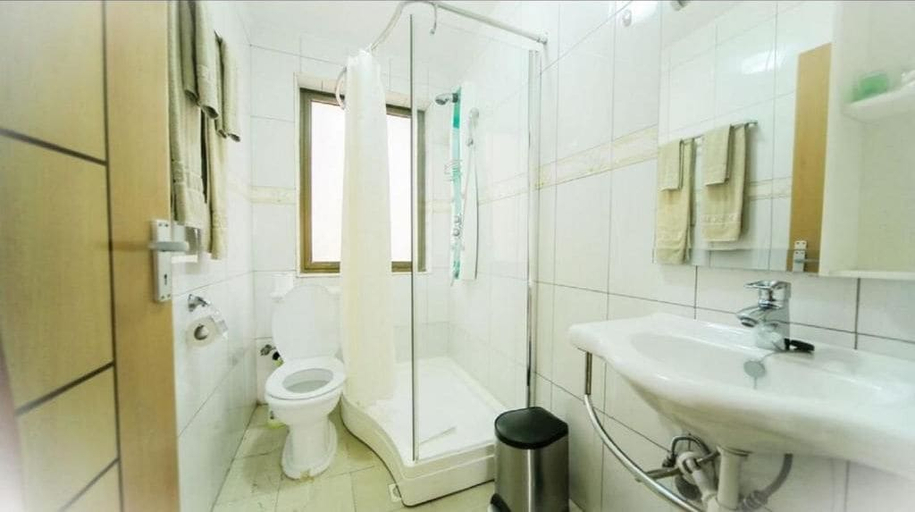 Bathroom 5, Hotel Africana, Kampala