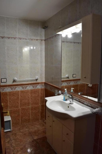 Bathroom 4, La Fonda Aeropuerto, Las Palmas