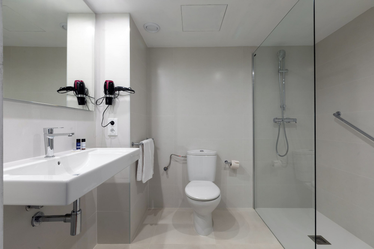 Bathroom 4, Apartamentos Beach & Golf Resort, Girona
