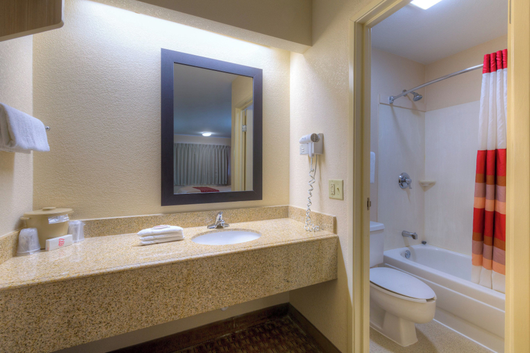 Bathroom 4, Red Roof Inn Memphis East, Shelby