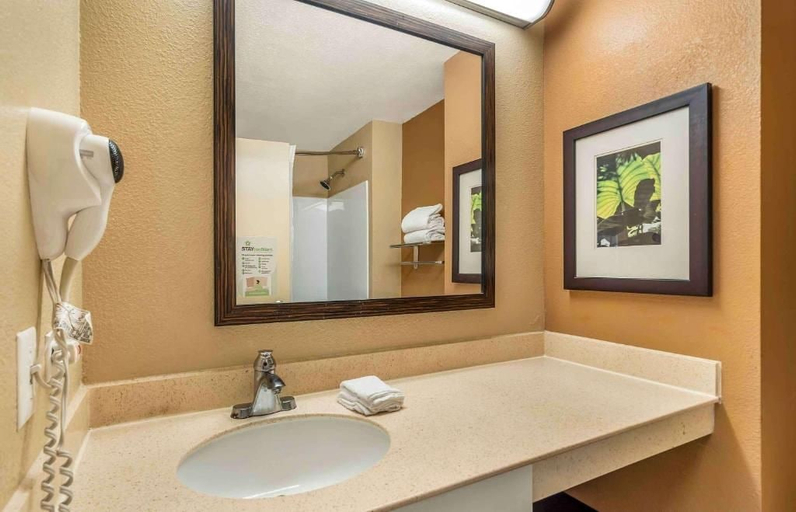 Bathroom 4, Studio 6 Extended Stay Chicago Vernon Hills Lincolnshire IL, Lake