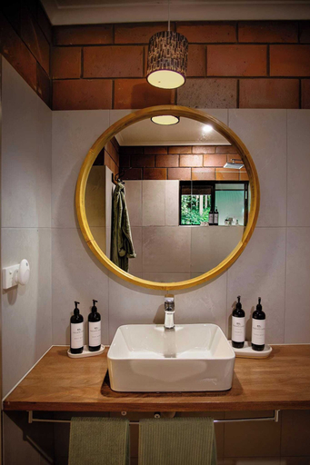 Bathroom 3, Malanda Lodge, Eacham