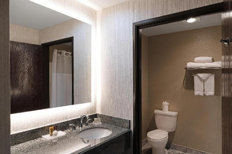 Bathroom 5, Ayres Hotel Corona – Riverside, Riverside