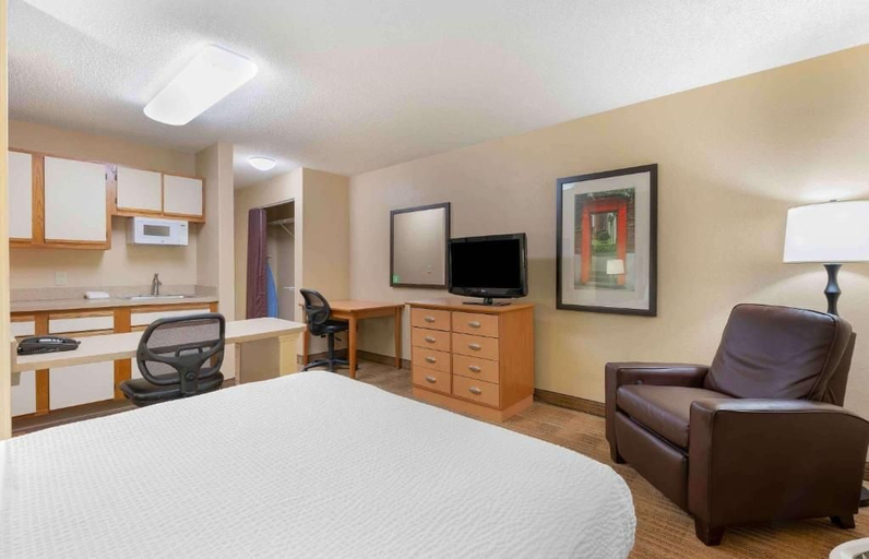 Bedroom 3, Studio 6 Extended Stay Fairfield, OH - Cincinnati, Butler
