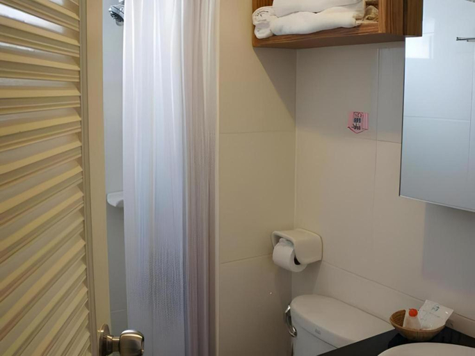 Bathroom 4, Chinotel, Phuket Island