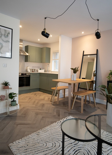 Room 1, Pinot Perch - With Free Underground Parking, North Yorkshire
