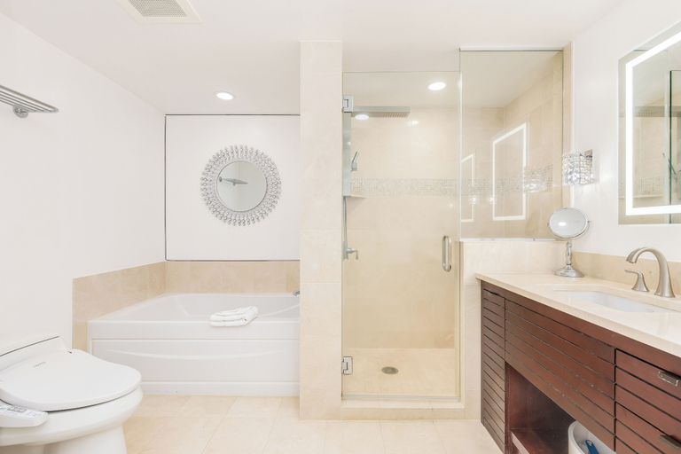 Exterior 3, Ocean-city Views Glamorous Condo at The Watermark W/parking & Full Kitchen, Honolulu