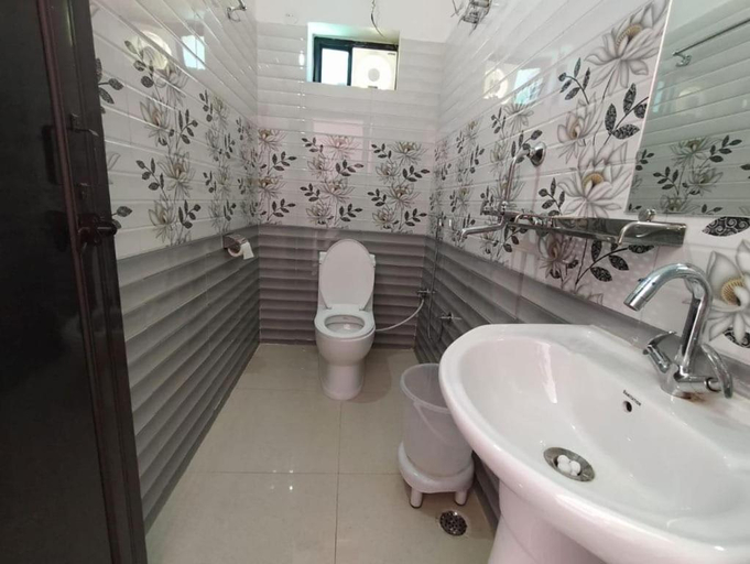 Bathroom, Rajaji Retreat Resort, Garhwal
