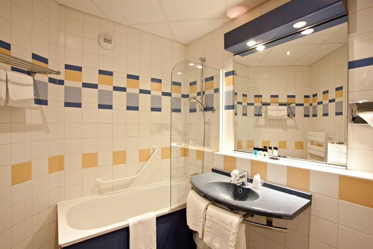 Bathroom 5, Thalazur Ouistreham - Hotel & Spa, Calvados