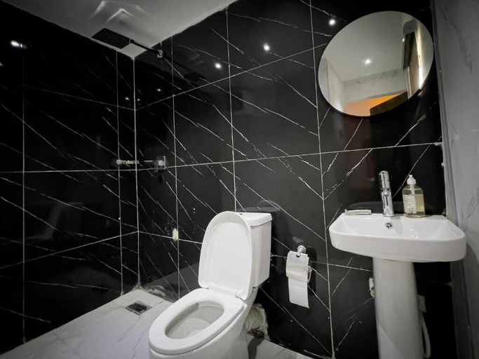 Bathroom 3, Yaniv Apartment, Eti-Osa
