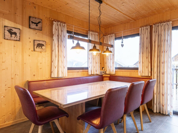 Dining 5, Cabin in Hohentauern With Sauna, Murtal