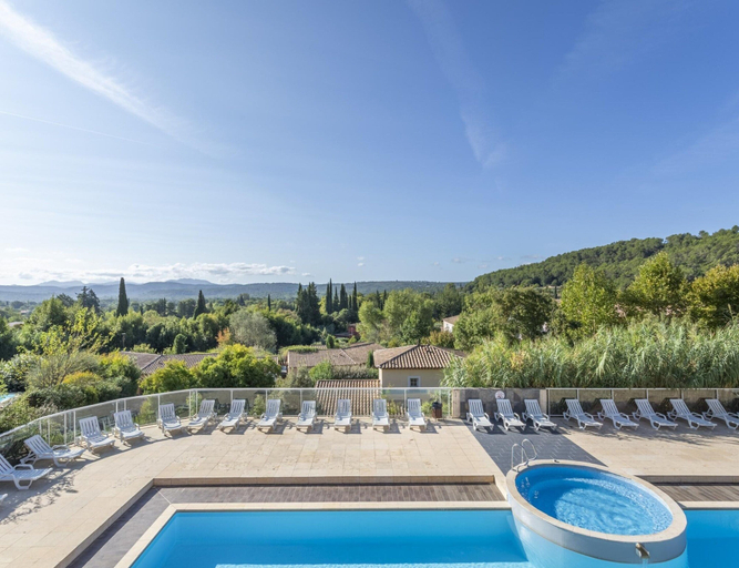 Pool 3, Apartment for 4 With Private Terrace, Var
