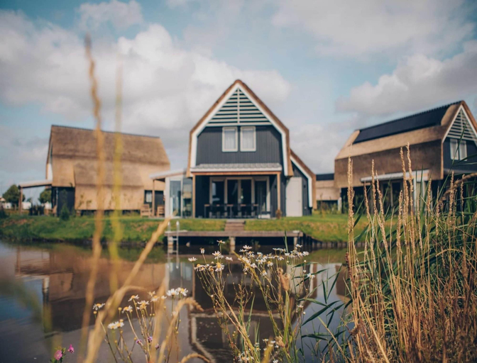 Exterior 3, Exclusive 6-person Water Villa in Heeg, Wymbritseradiel