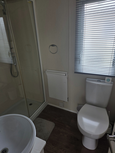 Bathroom 5, Caravan Paul Sleeps 6 With Free Parking, Denbighshire