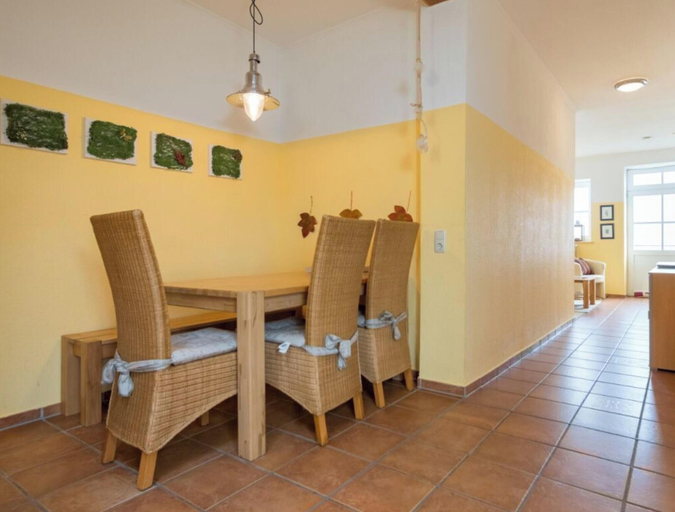 Dining 4, House by the Pier, Apartment I "beach Nest", Ostholstein