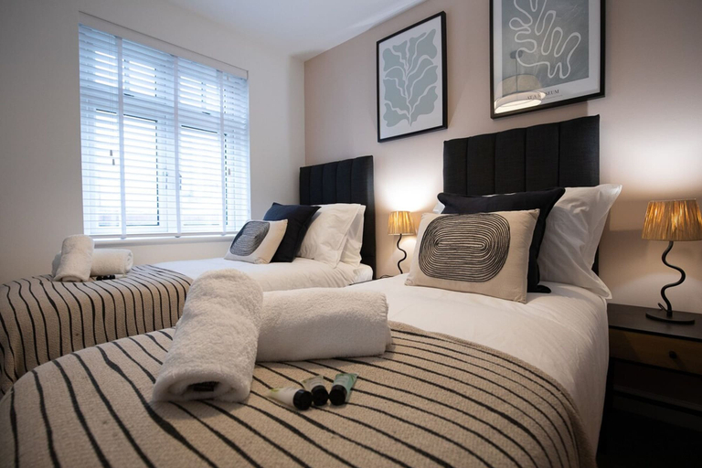 Room 4, Pinot Perch - With Free Underground Parking, North Yorkshire