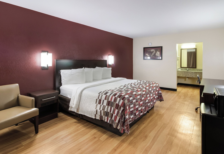 Bedroom 3, Red Roof Inn & Suites Commerce - Athens, Banks