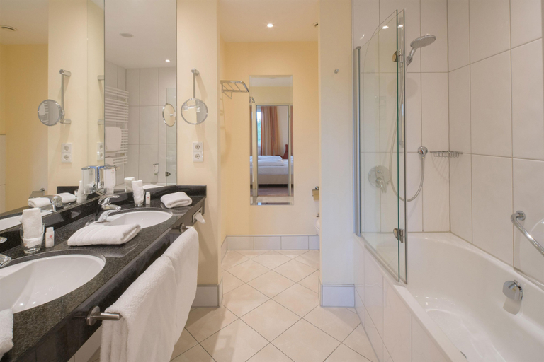 Bathroom 5, Best Western Premier Castanea Resort Hotel, Lüneburg