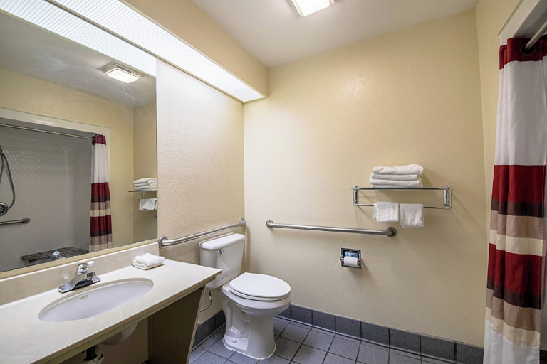 Bathroom 4, Red Roof Inn San Marcos, Hays