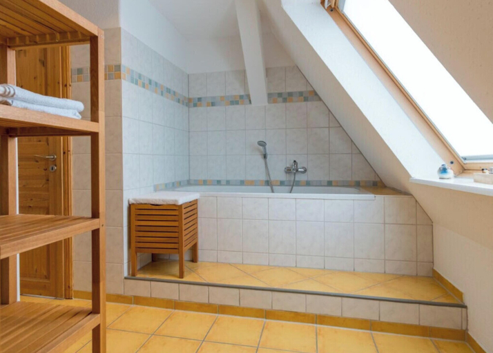 Bathroom 3, House by the Pier, Apartment I "beach Nest", Ostholstein