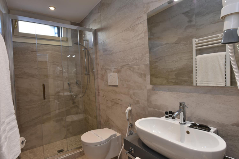 Bathroom 3, Villa Rosa, Venezia
