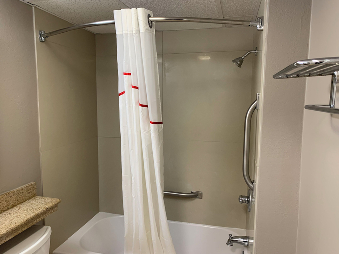 Bathroom 3, Red Roof Inn & Suites Vineland - Buena, Atlantic