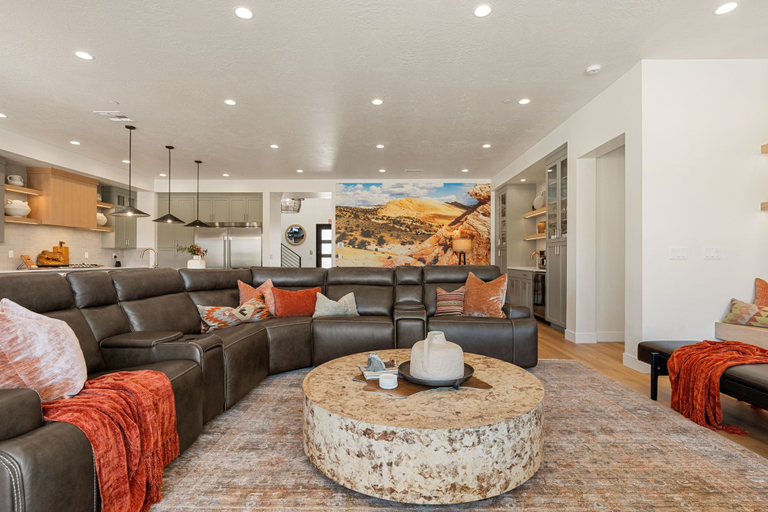 Living area 3, Red Rock Isle 7 Bedroom Townhouse, Washington