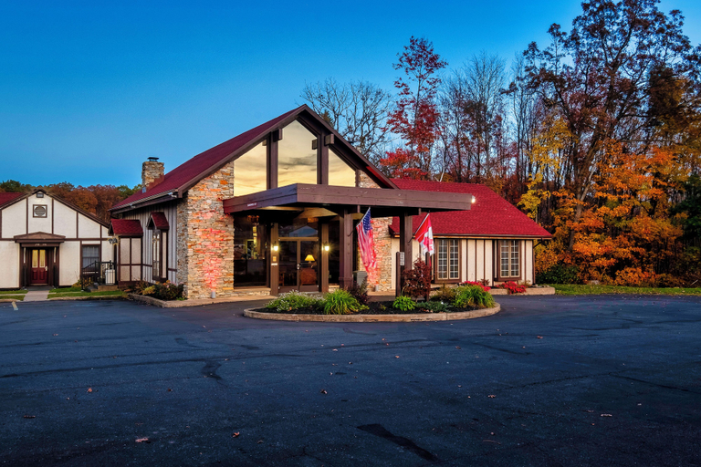 Exterior & Views 2, Red Roof Inn & Suites Hazleton, Luzerne