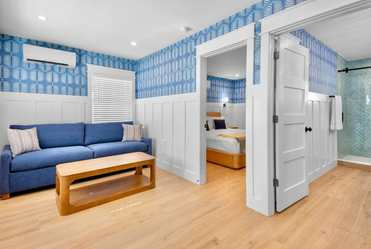 Living area, Azul at Siesta Key Inn, Sarasota