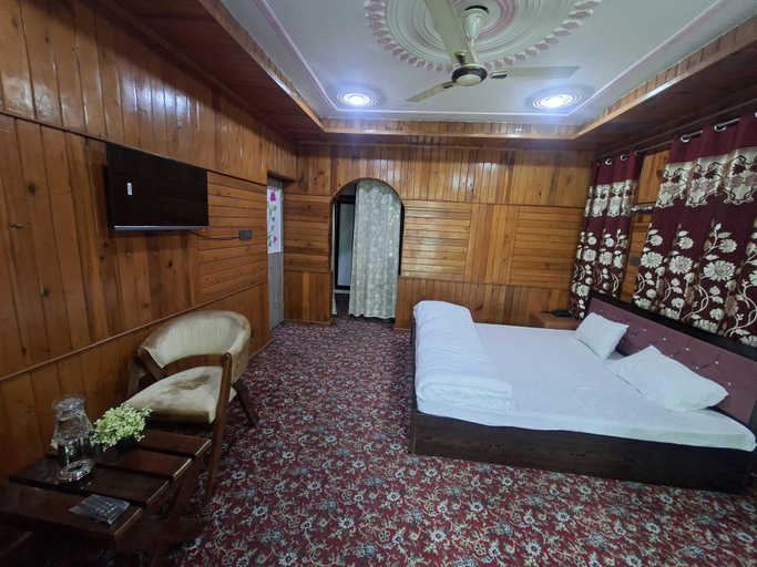 Room 5, Classic Holiday Homes, Srinagar
