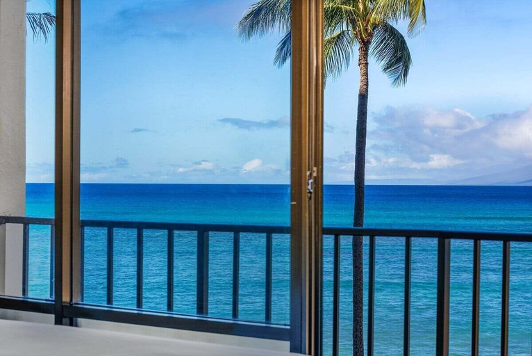 Interior 5, Beautifully Decorated Oceanfront 1BR w Ac-valley Isle 304, Maui