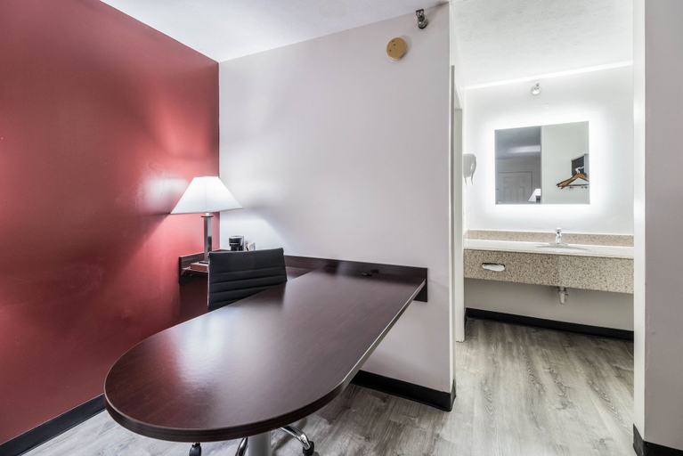 Bedroom 2, Red Roof Inn Cadiz, Trigg
