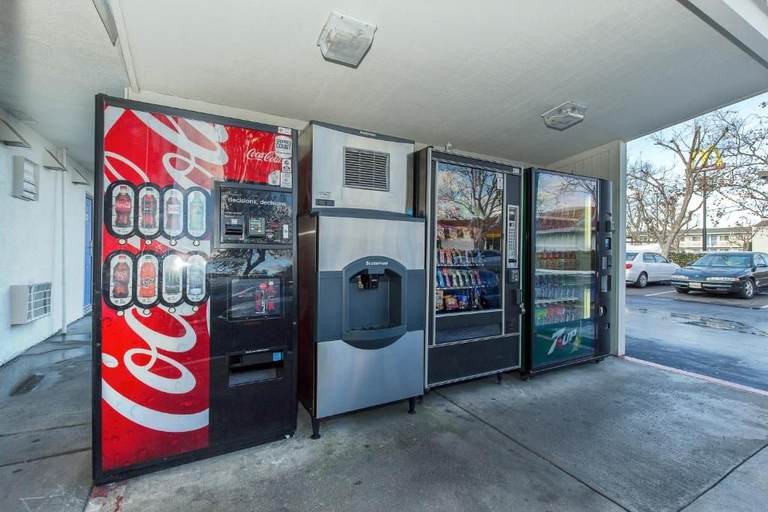 Food & Drinks 5, Motel 6 Hayward, CA – Silicon Valley Gateway, Alameda