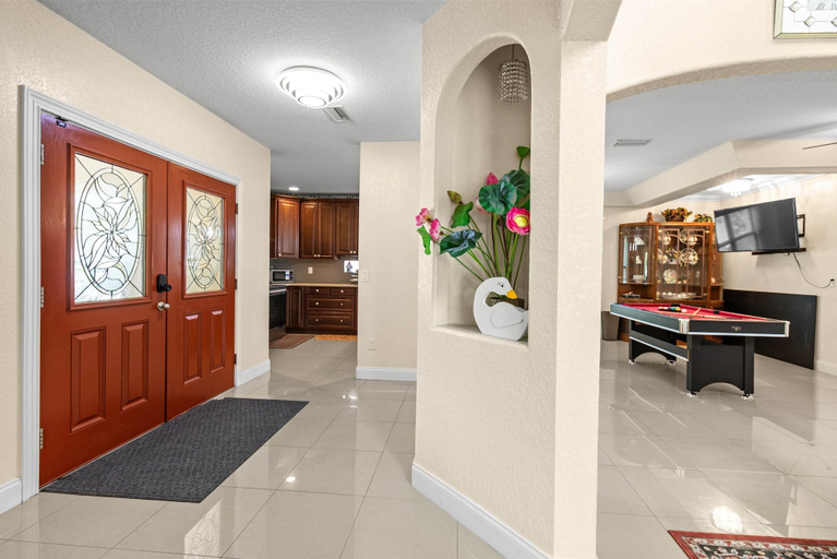 Room 5, 4BR Escape 10 Mins to Madeira Clearwater Beach, Pinellas