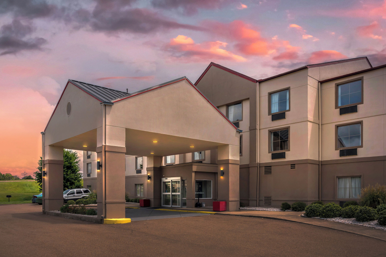 Exterior & Views 2, Red Roof Inn & Suites Vicksburg, Warren