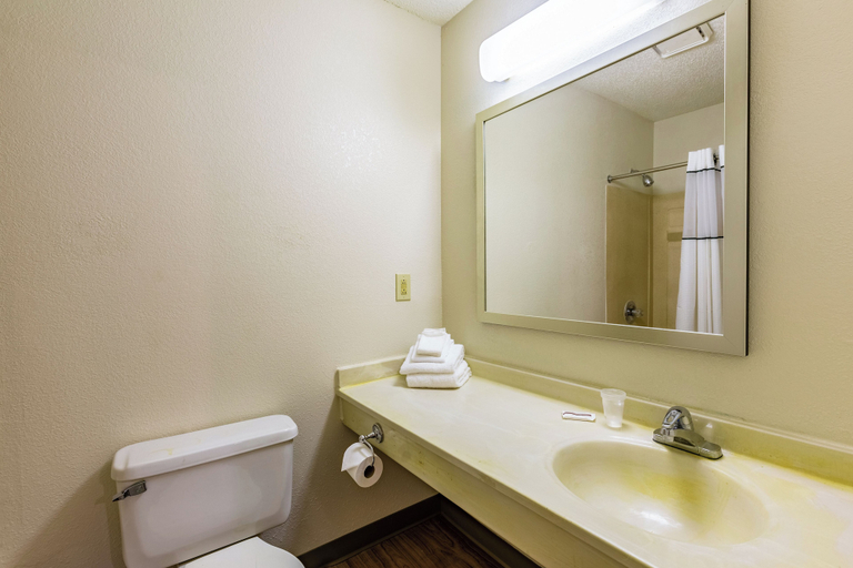 Bathroom 3, HomeTowne Studios by Red Roof Atlanta - Norcross Downtown, Gwinnett