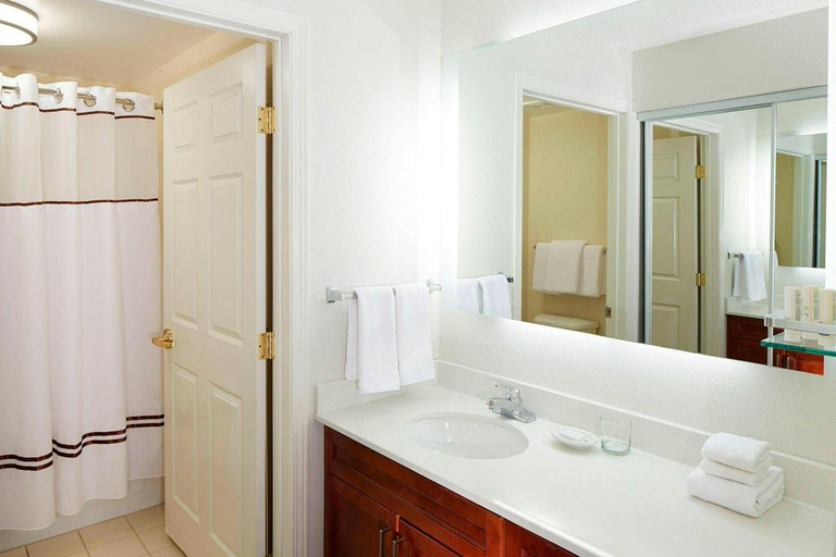 Bathroom, Residence Inn Milwaukee Downtown by Marriott, Milwaukee
