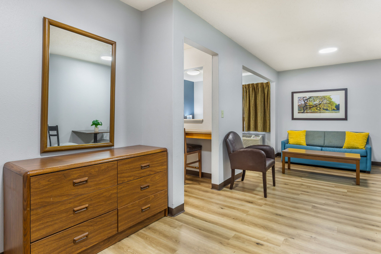 Others 5, HomeTowne Studios & Suites by Red Roof Greensboro, Guilford