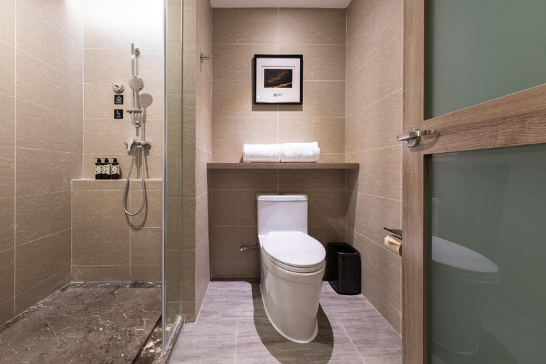 Bathroom 5, SERENE HOTEL, Guilin