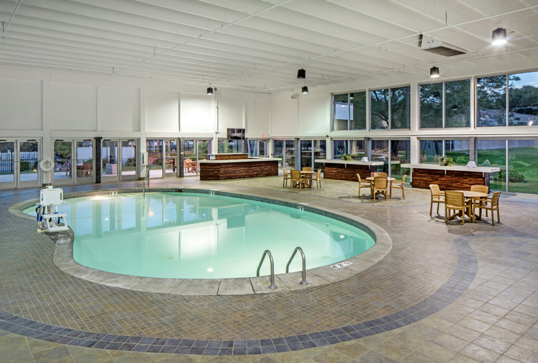Sport & Beauty, DoubleTree by Hilton Omaha Southwest, Douglas
