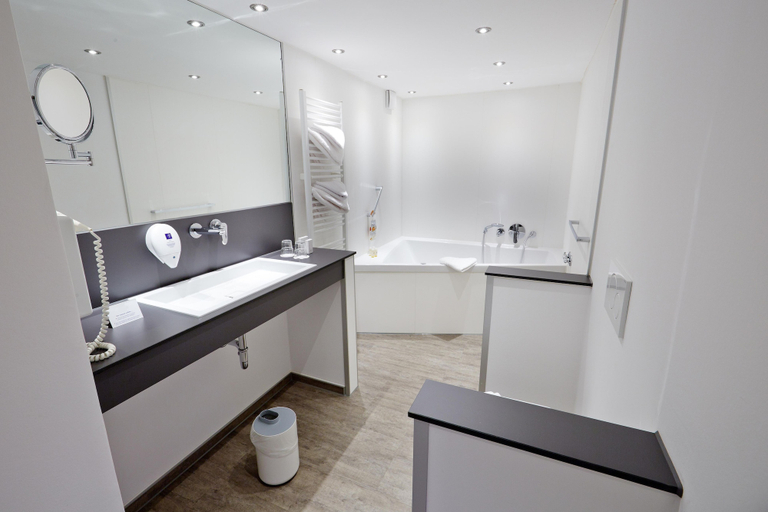 Bathroom 5, Best Western Hotel Zur Post, Bremen