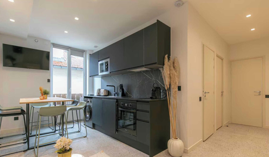 Private kitchen 4, 3bdr/6p Flat- Villemomble- 20min From Paris by RER, Seine-Saint-Denis