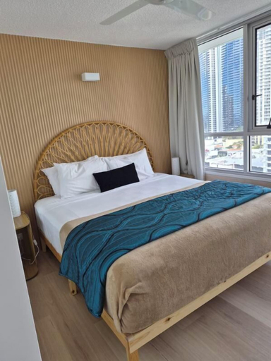 Room 4, Surfers Chateau, Gold Coast