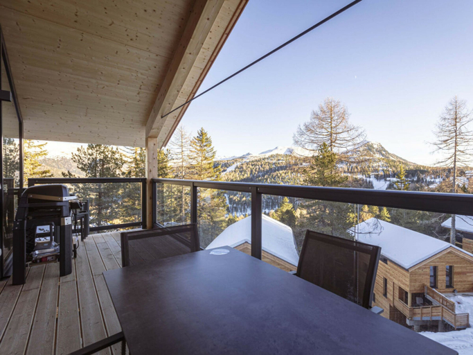 Outdoor dining, Superior Chalet # 7 With Sauna & Hot Tub, Murau