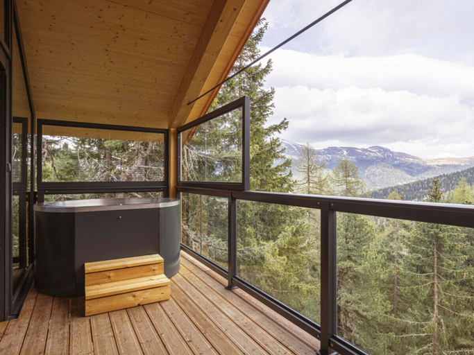 Indoor spa tub, Superior Chalet #16 With Sauna & Hot Tub, Murau