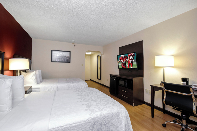 Bedroom 3, Red Roof Inn PLUS+ & Suites Opelika, Lee